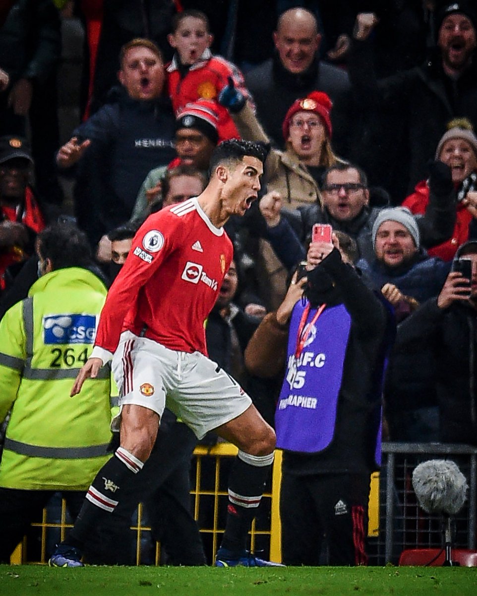 ActuFoot_'s tweet photo. Inutile de rappeler que cet homme est le meilleur buteur de l’histoire de ce sport. 🐐⚽️

801 ⚽️ Cristiano Ronaldo 🇵🇹
757 ⚽️ Pelé 🇧🇷
756 ⚽️ Lionel Messi 🇦🇷
727 ⚽️ Romario 🇧🇷

Factos. https://t.co/ZqyTy4cypZ