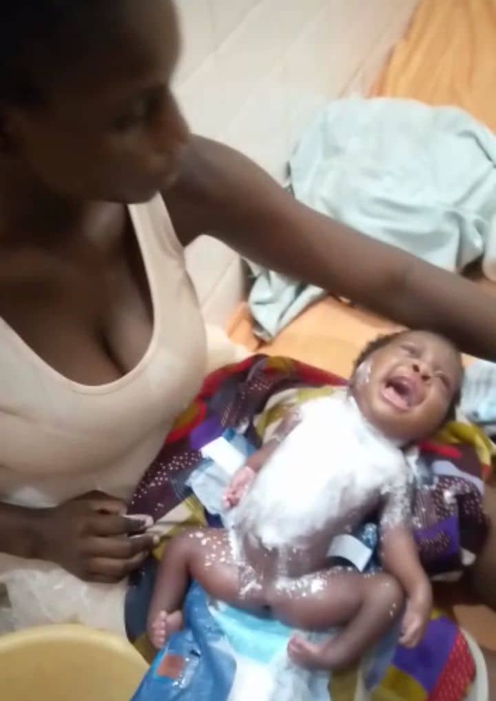 PlumeInfos's tweet photo. Kin-S.O.S:née par césarienne et avc malformation,  l'enfant et sa maman sont retenues ds 1hôpital  pr manque des moyens.Urgence pr des soins appropriés  +243 997254505 https://t.co/nW9DTn3qK7