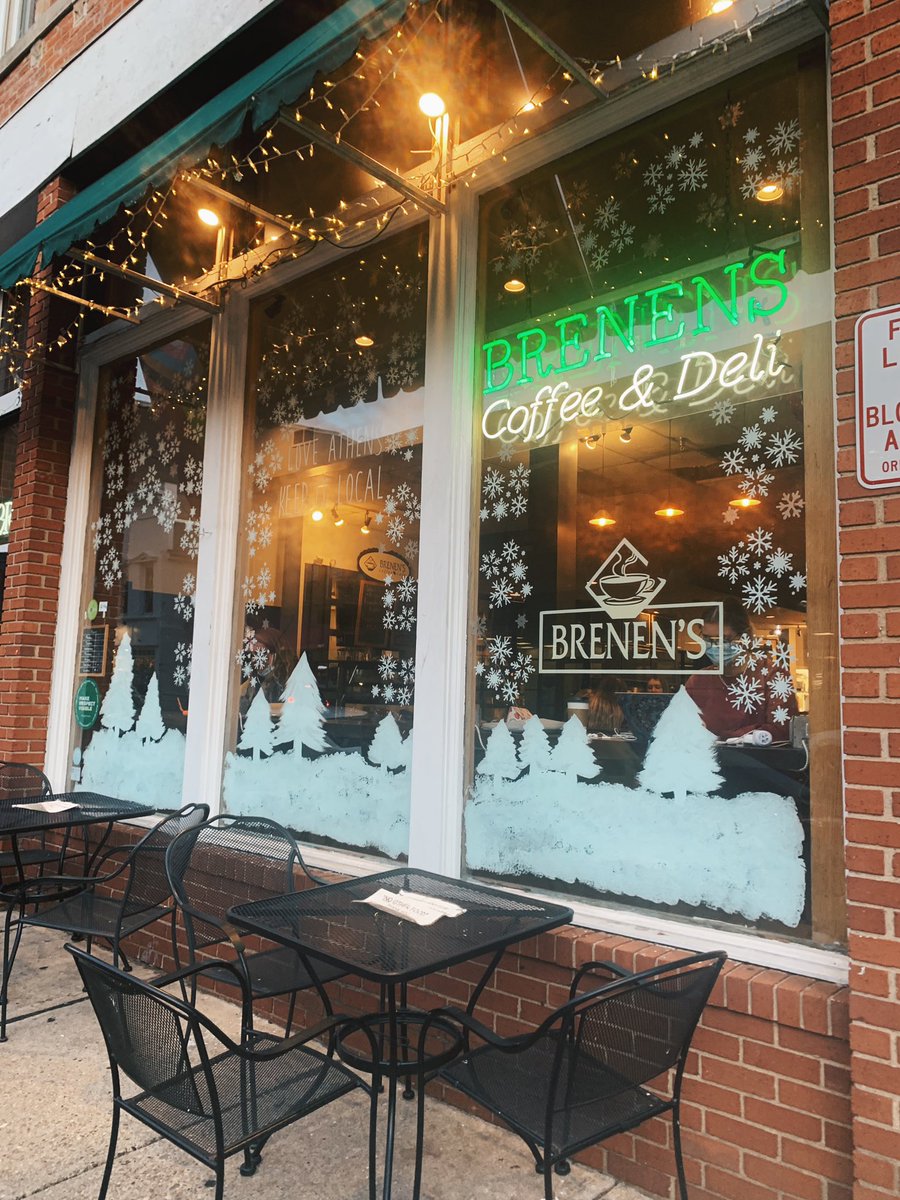 kcdew99's tweet photo. christmas time in uptown @CityofAthensOH >> https://t.co/3HsW439U3E