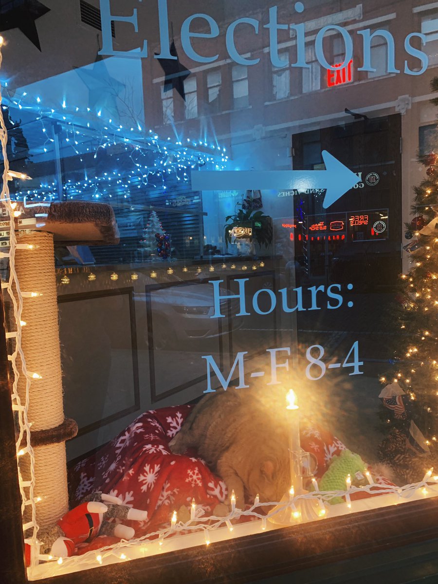 kcdew99's tweet photo. christmas time in uptown @CityofAthensOH >> https://t.co/3HsW439U3E