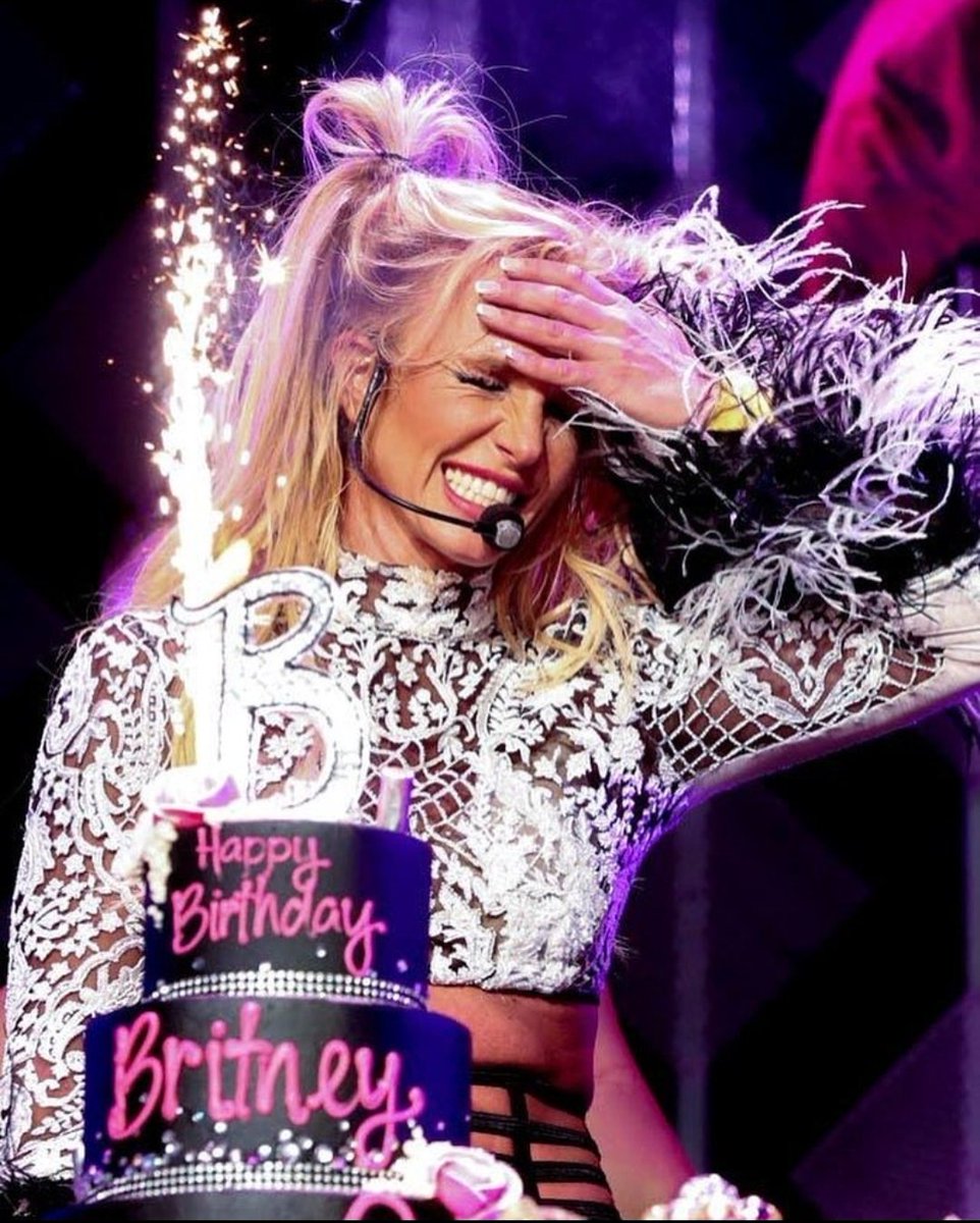 StrongerStaCruz's tweet photo. Happy Birthday @britneyspears 
I Love U 🎂🥳😍 #BritneySpears #HappyBirthdayBritney https://t.co/t5iiSEOPoT
