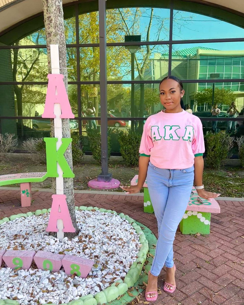 PHinest on the yard 💖💚 #phirstdayout #AKA #AlphaKappaAlpha #PHirst #prettygirl