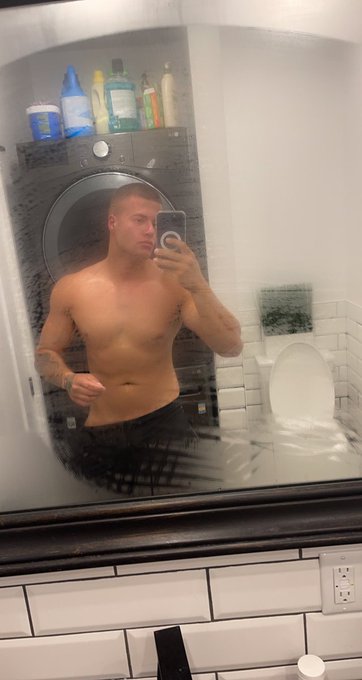 #TGIF If I was naked in front of you right now, what would you do to me ? 😈  @miguelsolo611 @gayporncrushes<a href="/tag/tgif"class="tags">#TGIF</a>