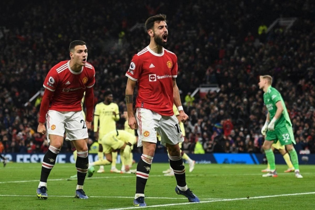 statmanfarouq's tweet photo. Bruno Fernandes' stats v. Arsenal:

74% pass accuracy
8 ball recoveries
25 final third passes
2 tackles won
4 chances created
1 big chance 
2 shots
1 goal

100th appearance!

#PL #MUNARS #MANARS https://t.co/q1VtjkUTpu