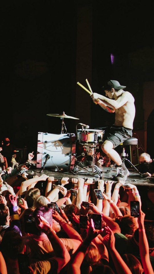 cryingforjosh's tweet image. extrañando a josh en el takeover tour 💙