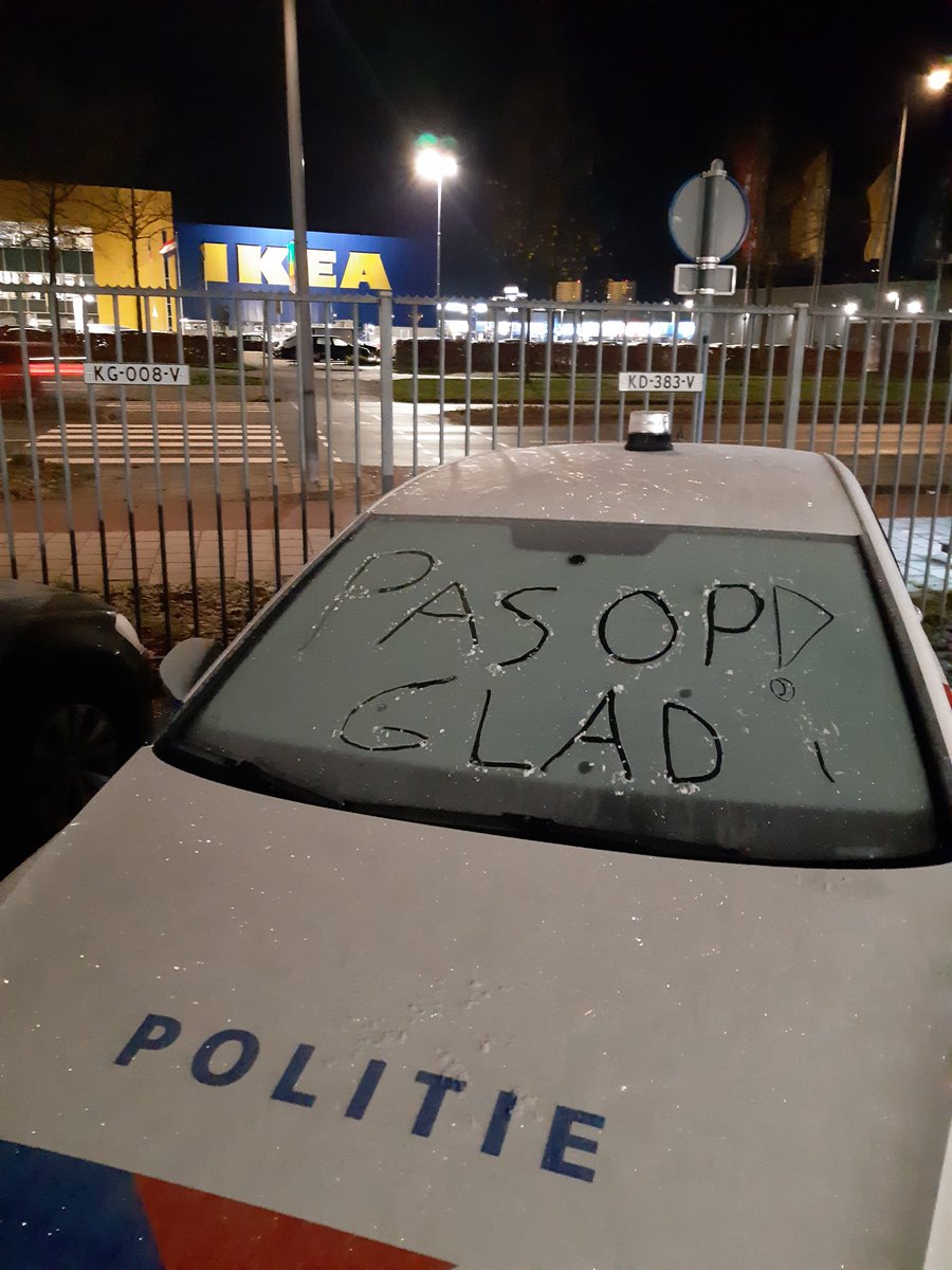 POL_flexteamGRN's tweet photo. Pas op, glad! β
In stad #Groningen op meerdere plekken glad wegdek, goed uitkijken en rustig aan in het verkeer! #vorst
#Flexteam #winter @MeldkamerNN https://t.co/uxfuDXlG0d