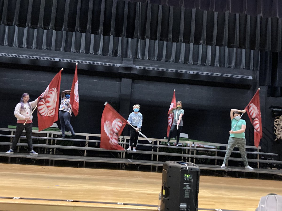 cmsnow2000's tweet image. The colorguard is performing again! Can’t wait for Tuesday and Wednesday at the chorus concerts. @DMS_LeadLearner
