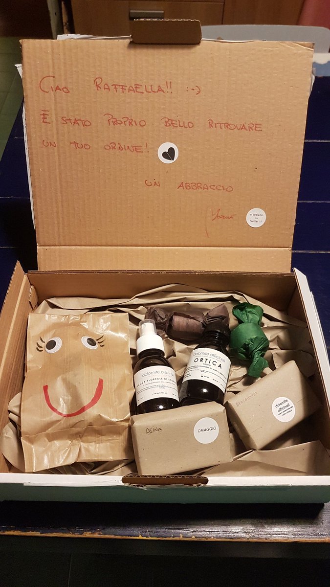 erreelleerre's tweet photo. La felicità di ricevere un pacco che ride ❤ Grazie alla meravigliosa famiglia di #DolomiteBio @Marco_Slongo https://t.co/WJt55BfADJ