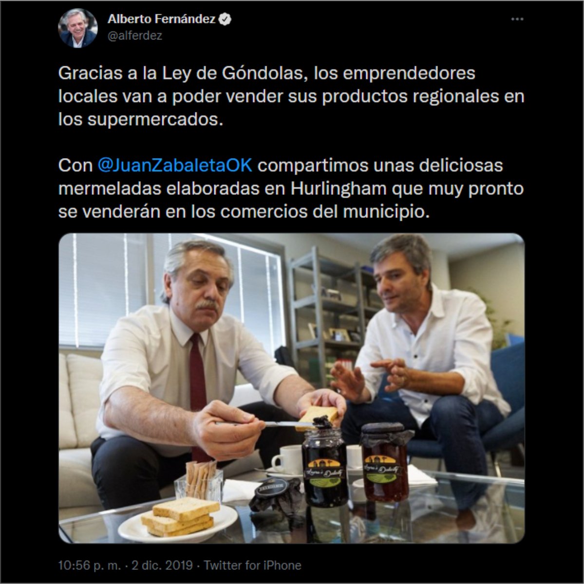 Lauras_Delicity's tweet photo. Hoy se cumplen 3 años de un día que cambio todo, un 2 de diciembre de 2019 el presidente @alferdezok es visitado por el en ese entonces intendente @juanzabaletaok y algo sucedió...
Esa misma noche un Tweet fue posteado, lo demas es historia. . .
y te la dejamos aca! https://t.co/tXPZGB9ARx