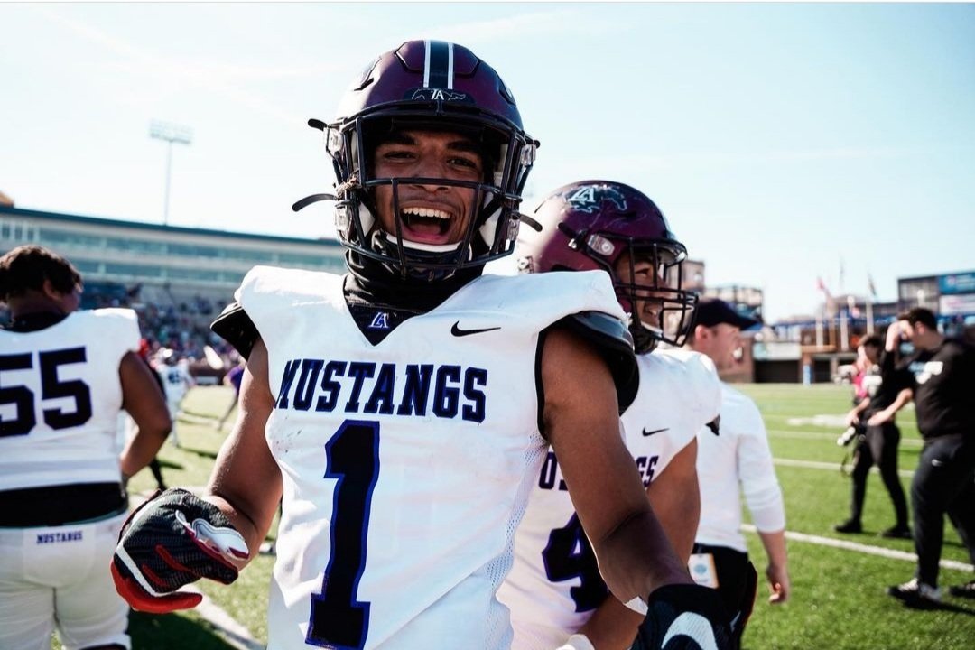214luv_child's tweet photo. Congratulations @LAmustangFB D2-AA STATE CHAMPIONS
#recruitLipscomb https://t.co/CtRBeNQPVR