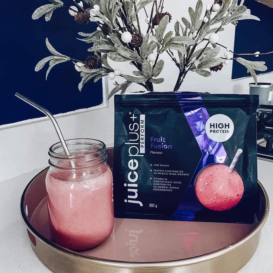Rebecca86404's tweet photo. Perform 💜

Plant based protein shake with B &amp; D vitamins, 25g soy protein &amp; low sugar!! 

There is no other protein shake available like this one!!! 

Available in January. DM me to be added to my pre order list! 🔥
#juiceplusperform https://t.co/0ZAw16250a
