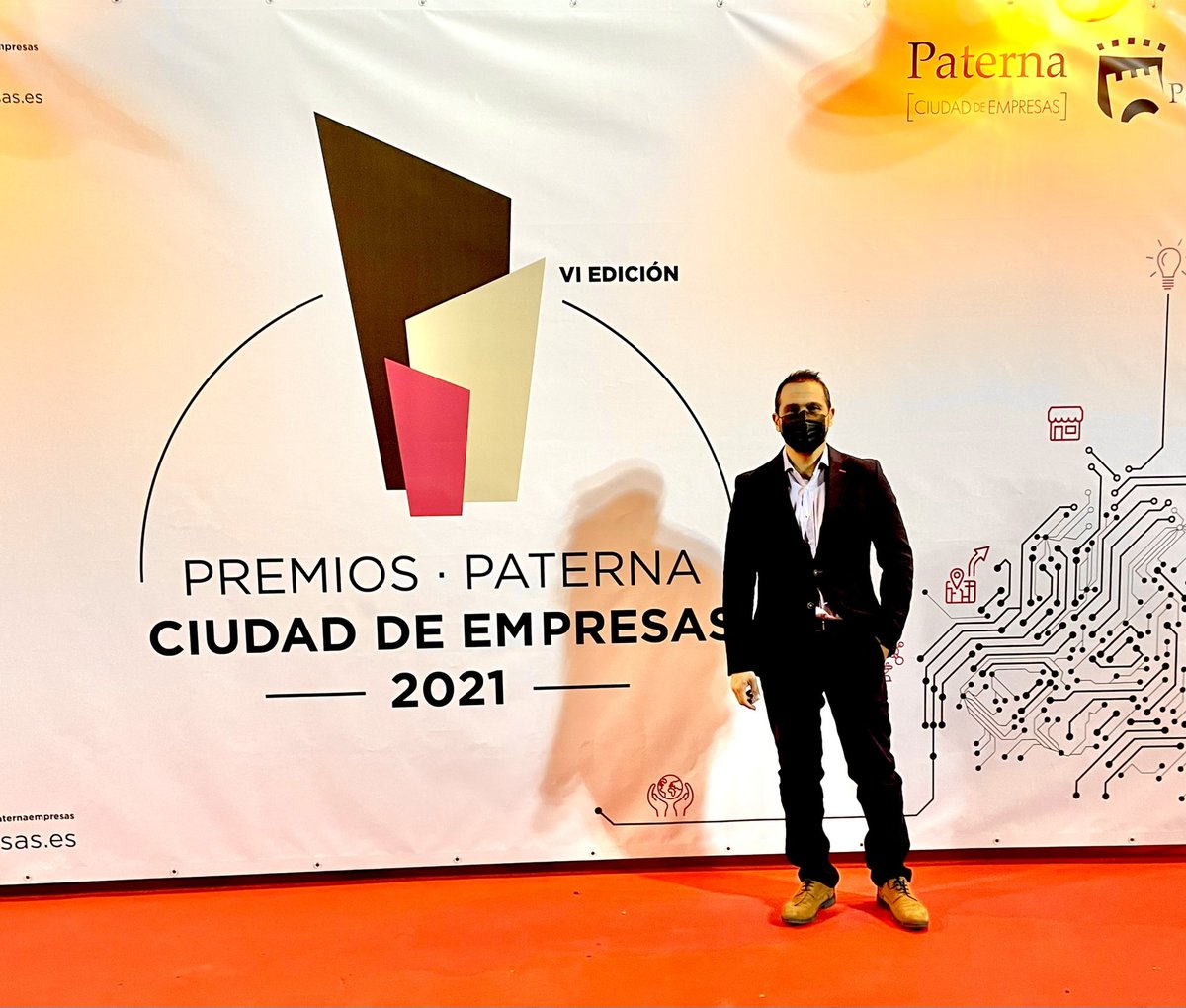 Jorge_jIbanez's tweet photo. Enhorabuena a los #premiados en la gala #paternaciudaddeempresas @NBN23basketball
@Biopolis_SL
@SoliventOficial
#polymerchar
#decoac
@a3sides
@ENLluisVives
@MueblesLara
👉 Sois un referente en #España Gracias!! por vuestro compromiso. https://t.co/9wiX9yjWh9