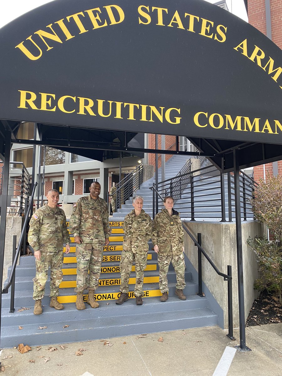 Fantastic visit with Maj Gen Sharon Nesmith to @FortKnoxKY @USAREC_CG and @fortjackson @fortjacksoncg - as always, so much common ground. #sidebyside @BritishArmy @USArmy @usarec @hq_recruiting @HqItg @armycoschinf