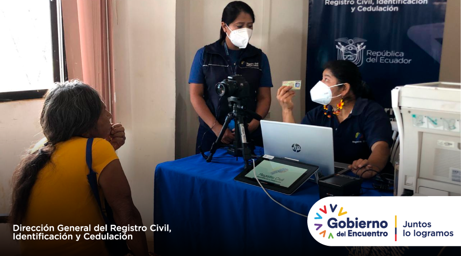 LizBerrezuetaV's tweet photo. MORONA SANTIAGO| Acercamos los servicios del @RegistroCivilec a los lugares más alejados de la Amazonía ecuatoriana, brigadistas de la institución visitaron la parroquia #Macuma, del cantón #Taisha.
✅ Se inscribió el nacimiento de 90 niños y se entregaron 200 cédulas. https://t.co/siwvc1jWP3