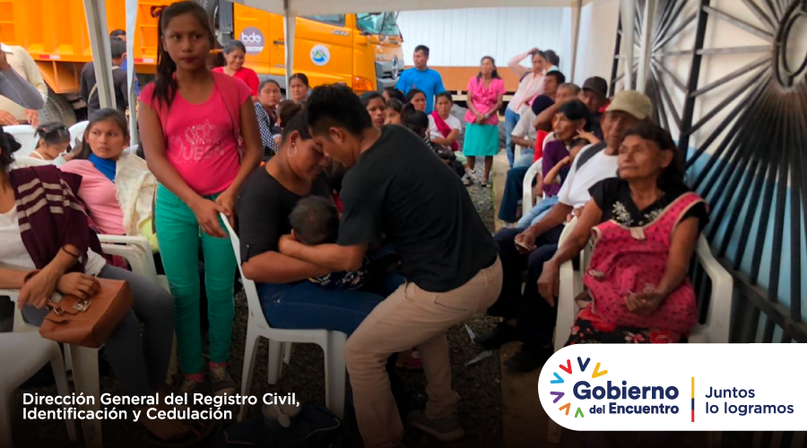 LizBerrezuetaV's tweet photo. MORONA SANTIAGO| Acercamos los servicios del @RegistroCivilec a los lugares más alejados de la Amazonía ecuatoriana, brigadistas de la institución visitaron la parroquia #Macuma, del cantón #Taisha.
✅ Se inscribió el nacimiento de 90 niños y se entregaron 200 cédulas. https://t.co/siwvc1jWP3