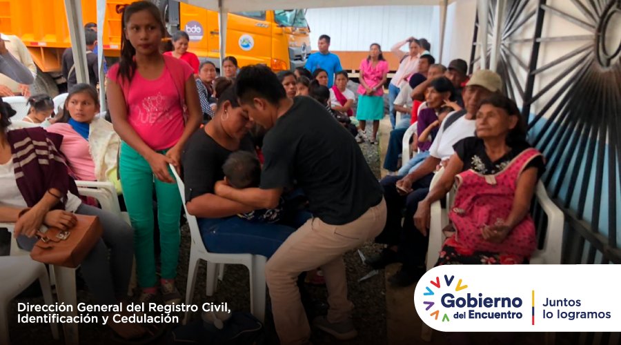 RCivil_Zona6's tweet photo. MORONA SANTIAGO| Acercamos los servicios del @RegistroCivilec a los lugares más alejados de la Amazonía ecuatoriana, brigadistas de la institución visitaron la parroquia #Macuma, del cantón #Taisha.
✅ Se inscribió el nacimiento de 90 niños y se entregaron 200 cédulas. https://t.co/ftiJrSNbfS