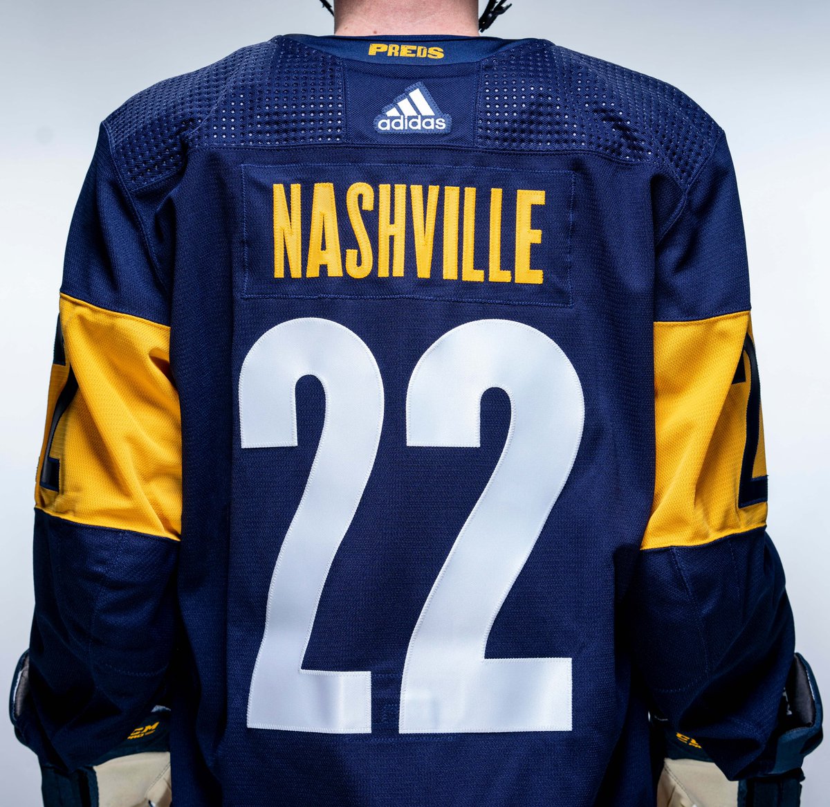PredsNHL's tweet photo. 🤩

The primary crest pays tribute to the fans with the SMASHVILLE mark, and the look was inspired by letterpress music posters which are part of Nashville's rich history.

>> https://t.co/AK3IoFl1Yj https://t.co/QP0fQ0rHnj