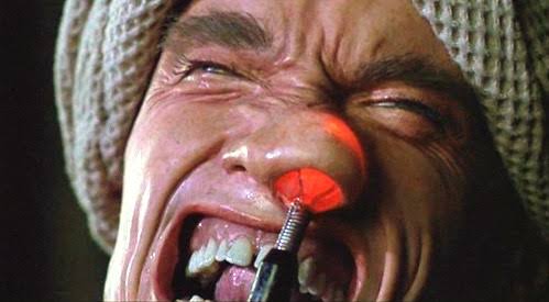 @ayym3yrEAHEAnVq 洗面所で鼻にラジオペンチ突っ込む男 