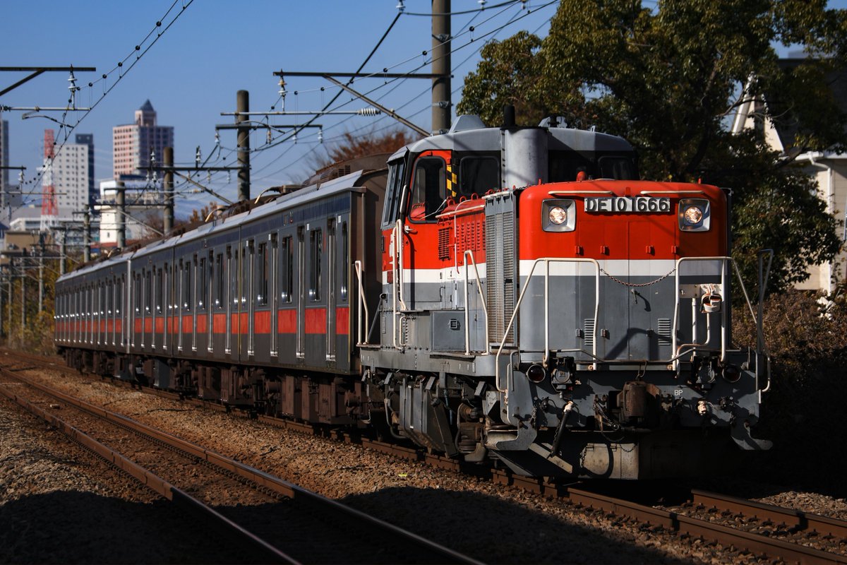 Shinka_Photo's tweet photo. 2021.12/3(金)

9890レ 東急5186F総車出場甲種
DE10 1666 ①+5186F

ご一緒された方々お疲れ様でした。
脚立を貸してくださった方ありがとうございました🙇 https://t.co/TxnzGOSD2N
