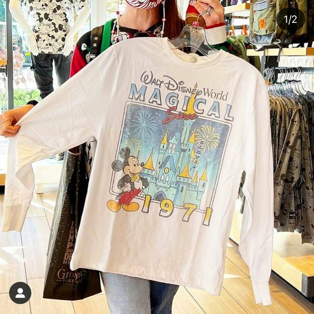 DLifestylers's tweet photo. Repost from @themagicshopper - New 1971 Mickey long sleeve tee! Message @themagicshopper to order! PC @bbbrooke__ #disneytee #disneytshirt #disneyretro #disneyworld50 #mickeymouse #disneycastle #magickingdom #disneymerch #disneylife https://t.co/k7O0ZnNjPF https://t.co/lcw31hiloQ