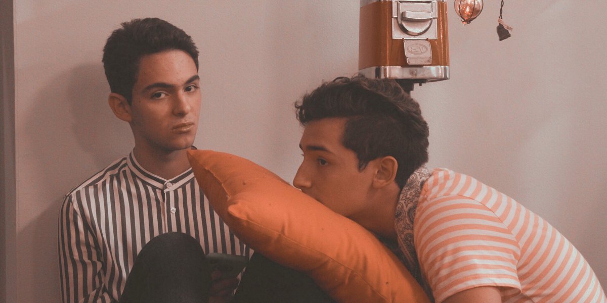 tinytxhi's tweet photo. Aristemo Social Media AU

Temo y Lalo realizan un intercambio a Canadá lo cual trae cambios en la relación de Ari y Temo, sin embargo, Lalo se adentra en una etapa difícil de su vida donde se cuestionará aspectos importantes de su vida personal. EmiIio les sigue por diversión. https://t.co/ogmayF5oPl