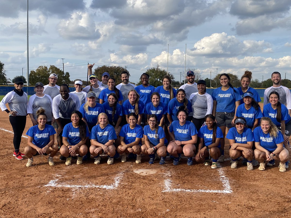 SanJacSoftball's tweet photo. San Jac Faculty bs San Jac Softball 🐺🥎💙 https://t.co/6rVe0NSUJX