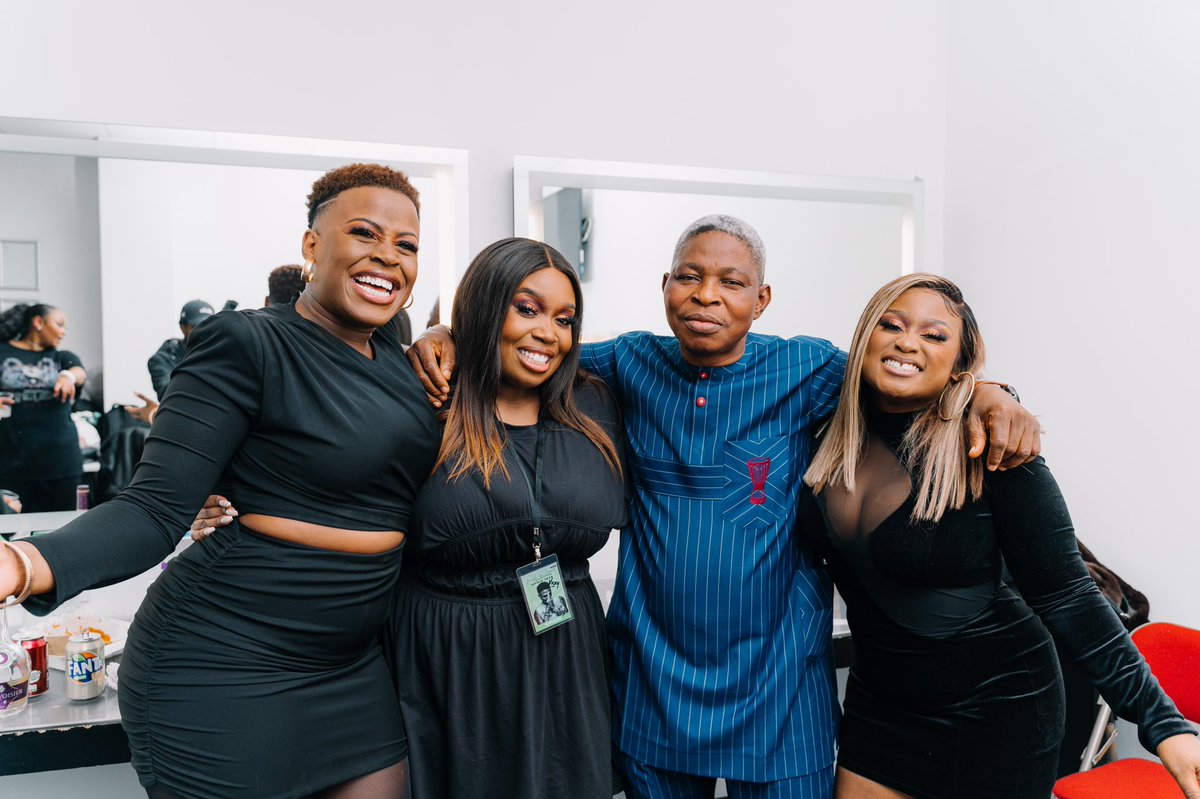 ChellaMAC90's tweet photo. “A man's gift maketh room for him, and bringeth him before great men.” Proverbs 18:16 🙏🏾❤️🧿✅👑

@ShezArOfficial • @vickytola • @TeniTinks W/ Baba @BSundayare 

@wizkidayo #StarGirls provided No Stress but Sweet Sweet Energy every night!

📸 #DavidSanyaa https://t.co/s9PrKEHCSP