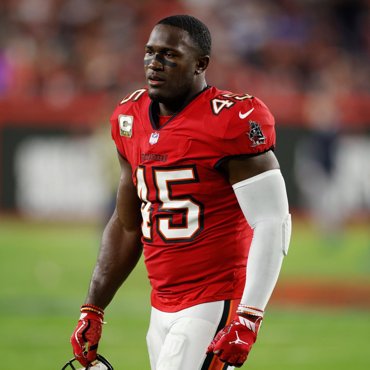 NFL's tweet image. INSIDE LINEBACKERS leading the #ProBowlVote 

1. @DevinWhite__40 
2. @Bwagz
3. @RoquanSmith1 
4. @MicahhParsons11