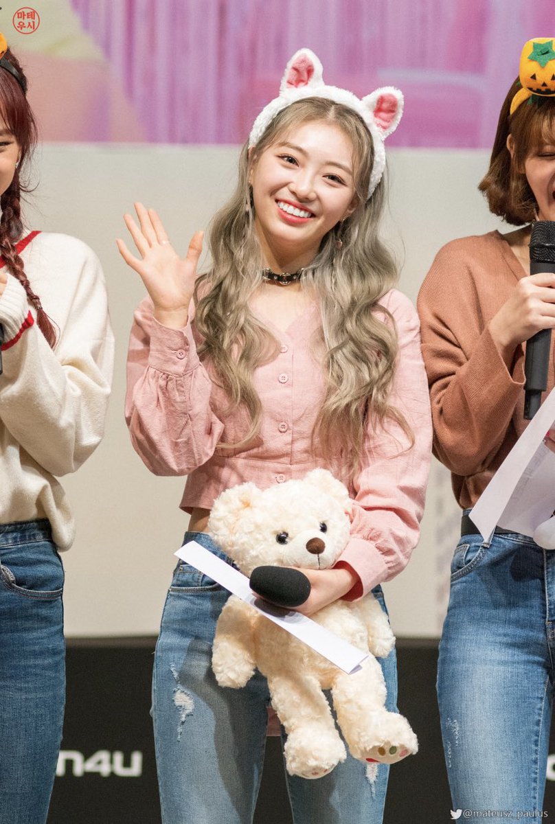 haneulzones's tweet photo. one of my favorite haneul days she’s so pretty 💖🐱 https://t.co/tn6OsTXiLs