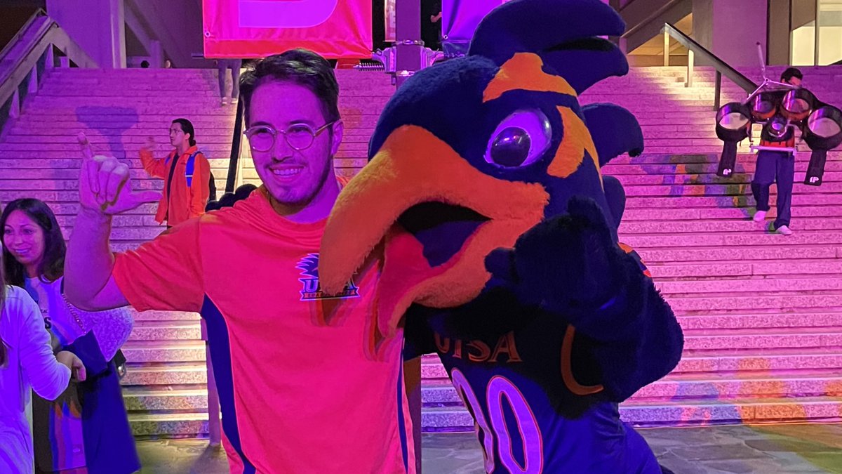 UTSA's tweet photo. It’s the night before the big game. Let’s go 2️⃣1️⃣0️⃣! 🤙🏽
#UTSA #BirdsUp #RowdyRally @UTSAFtbl @UTSASOSA @UTSACheer @RowdyUTSA @Ron_Nirenberg https://t.co/6t2f4jCKzH