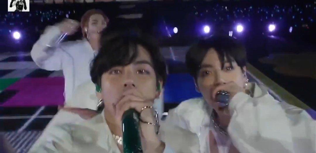 tkchronicles's tweet photo. SOMEONE PLS STOP TAEKOOK https://t.co/X4spVehW7u