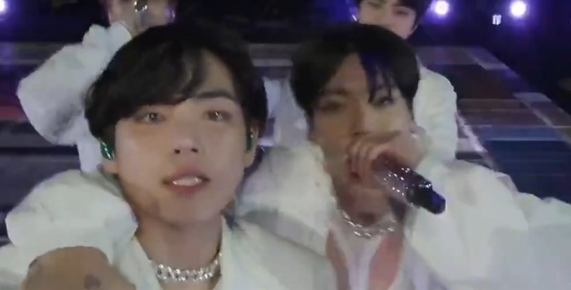 SOMEONE PLS STOP TAEKOOK