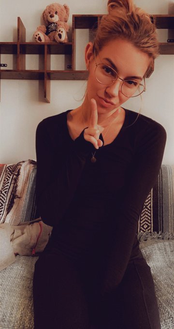 filling these shelves with tchotchkes  tonight https://t.co/xFw1ytHQJ5