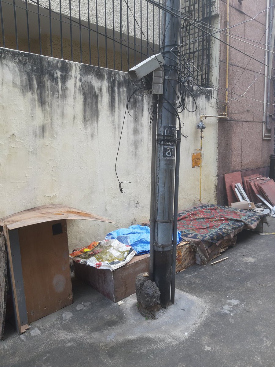 pjs5682's tweet photo. @SDMC_Official @OfficialSdmc Sir please note condition of service lane behind house number 144-152 ,C block,  East of Kailash.... kindly see attached photo. Hygiene and Sanitation issue and security issue. Kindly have it inspected https://t.co/nJl2vjFcpa