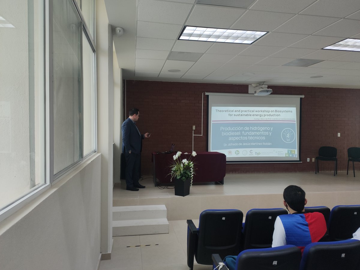 JimmyReds04's tweet photo. Da comienzo del cuarto día del curso “Biosystems for sustainable energy production” con la presentación del Dr. Alfredo Martínez Roldán titulada “Producción de Biohidrógeno. Biodiésel: Fundamentos y aspectos técnicos”. Gracias a la @unubiolac #UNUBIOLAC2021 https://t.co/7zY8yrC2zp