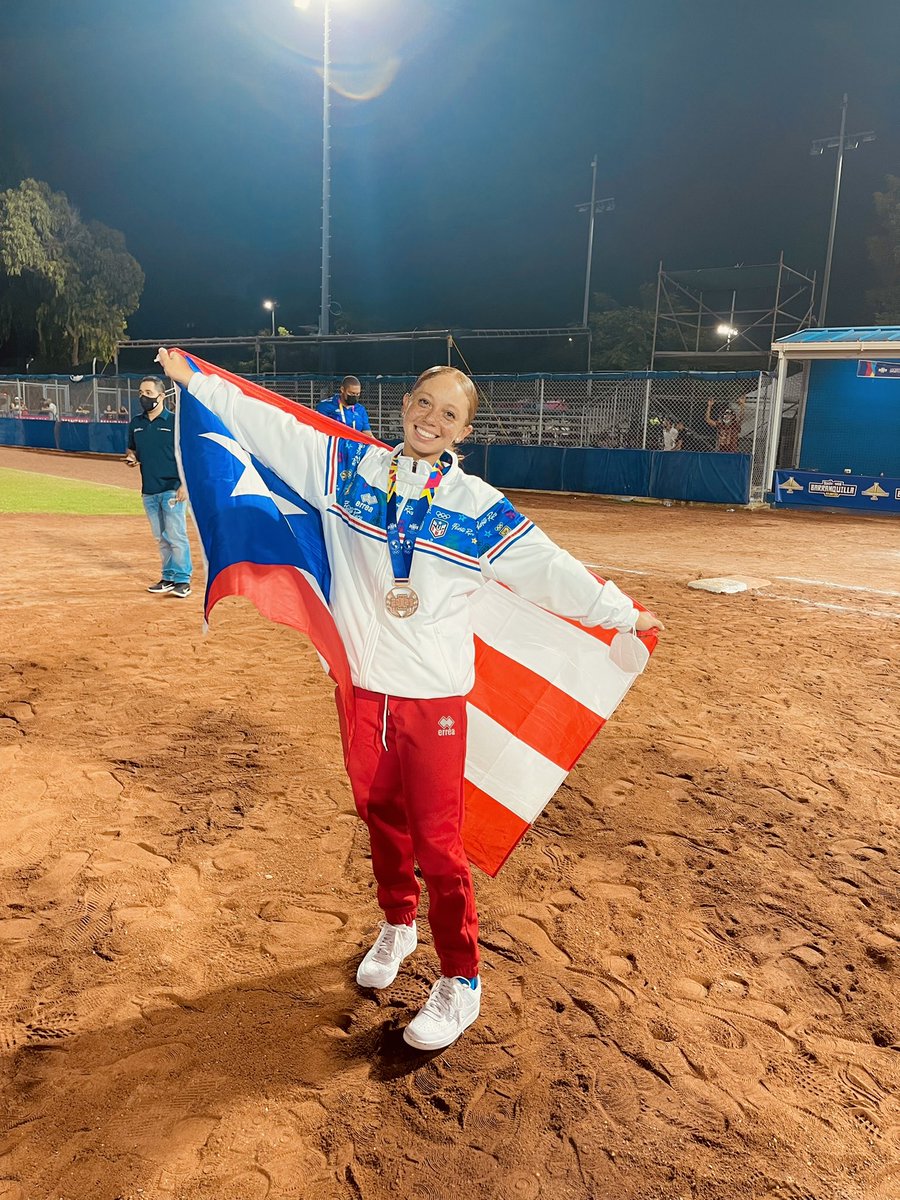 imaaani03's tweet photo. It was an honor to represent my mother land country and play with not only amazing athletes but amazing human beings who I am so sad to leave:( We fought till the end and now we’re brining home the #bronze !!❤️🇵🇷🥉 @pursoftball @ComiteOlimpico @WBSC_AMERICAS https://t.co/e6dyUKuHiP