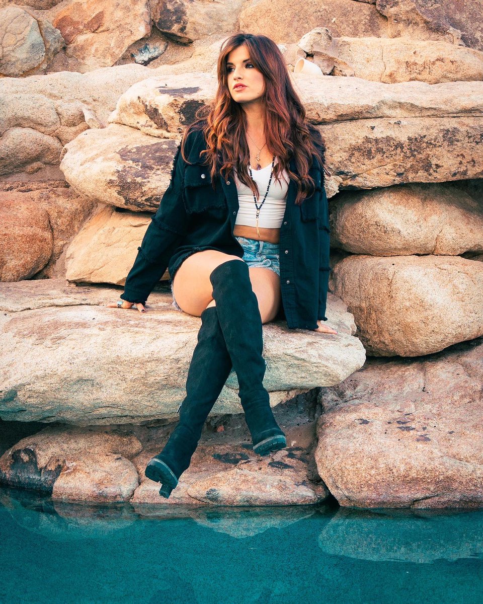 Rachele Brooke Smith tweet media