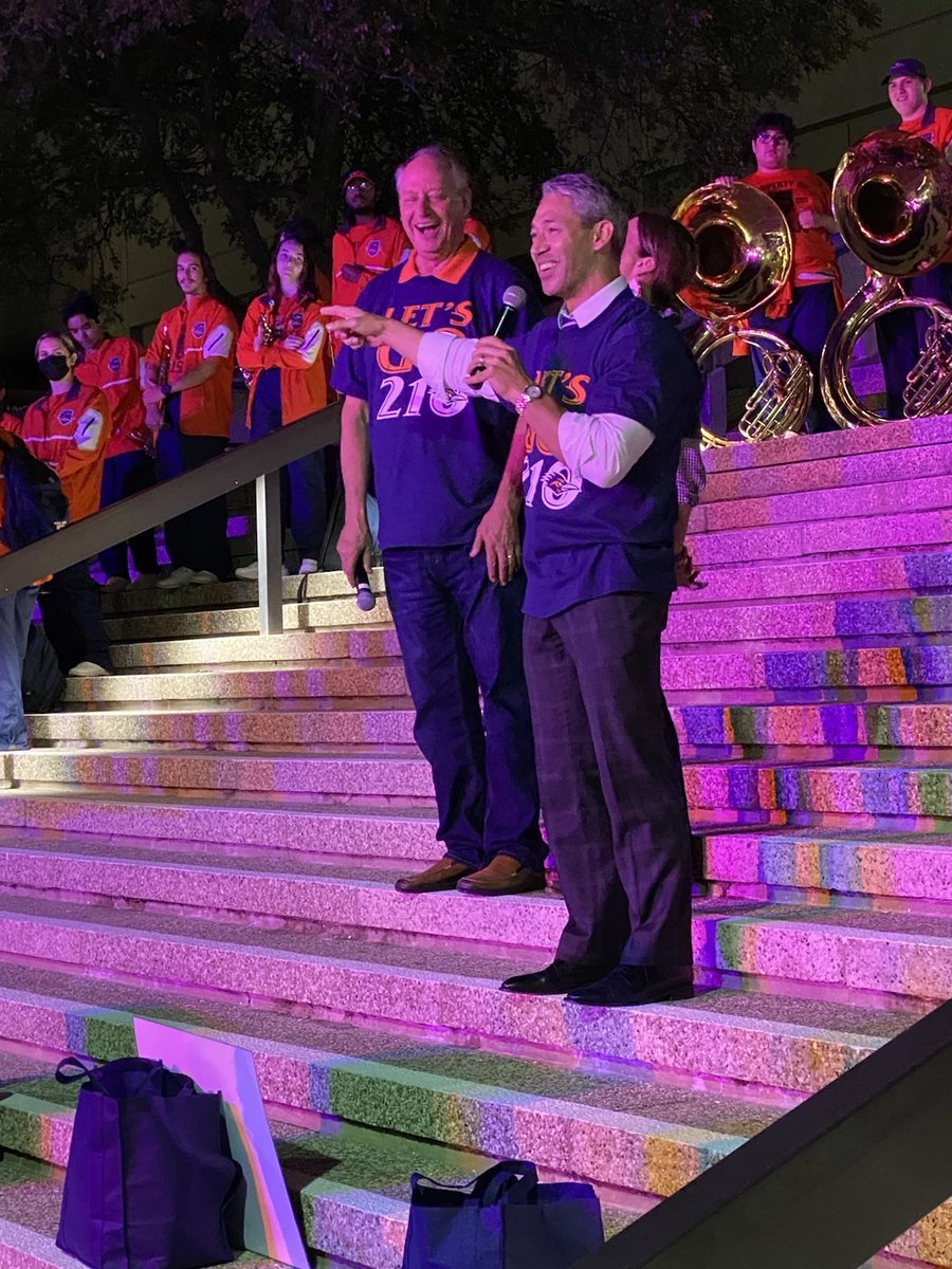 1.5 million San Antonio residents have your back, <a href="/UTSAFTBL/">UTSA Football 🏈</a>.

Let’s go, 210! Time to bring it home.

What a pep rally. #BirdsUp🤙