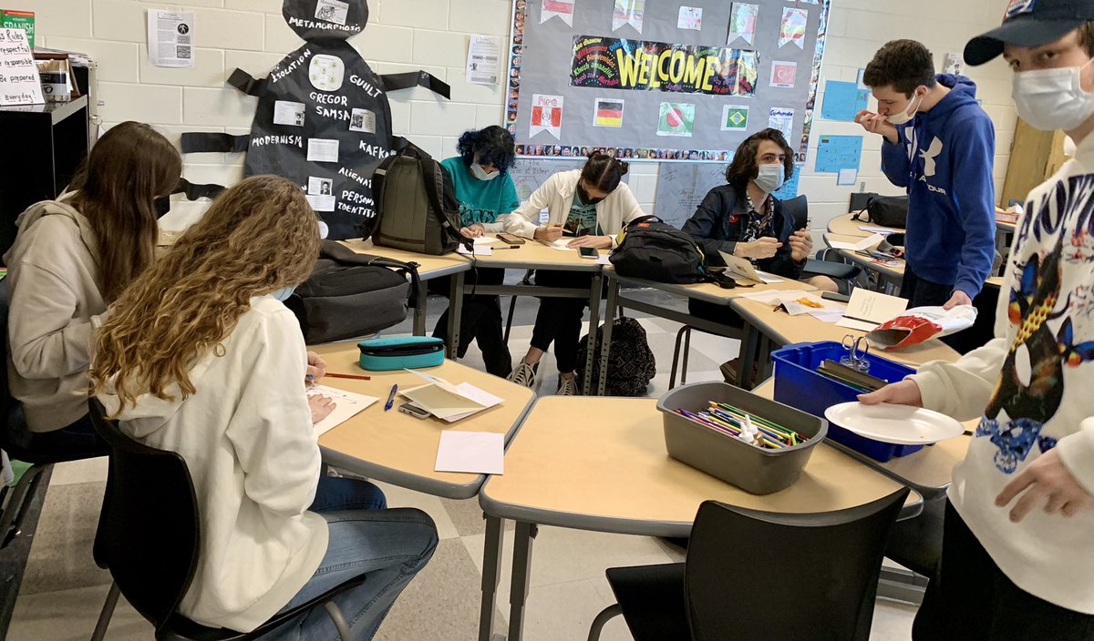 che_andrews's tweet photo. The Midtown High School International Club is working hard preparing holiday cards for local nursing home residents! So proud of these wonderful students! ๐โค๏ธ๐ #APSMidtown #APSESOL https://t.co/gZ18t2b4nn