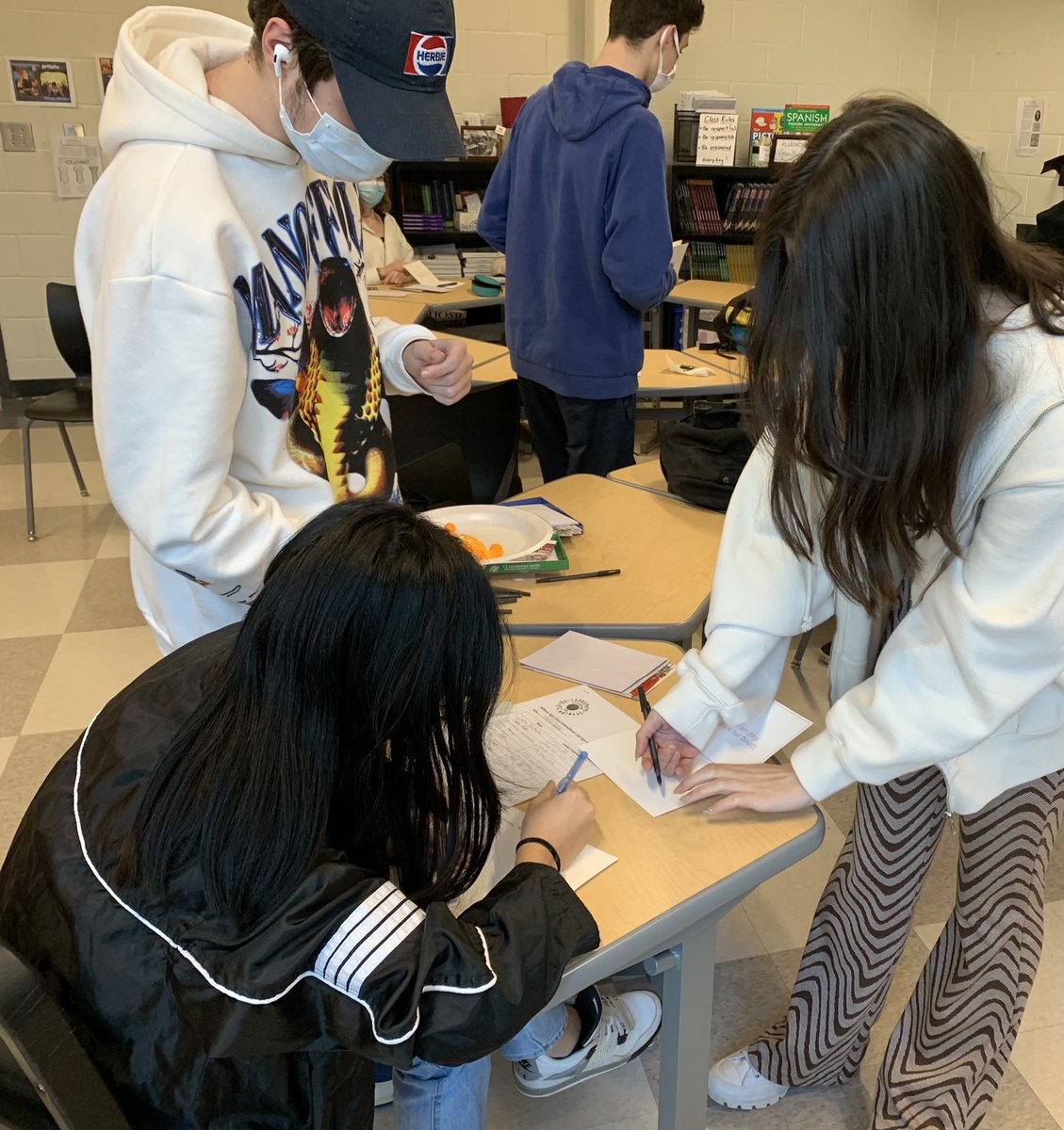 che_andrews's tweet photo. The Midtown High School International Club is working hard preparing holiday cards for local nursing home residents! So proud of these wonderful students! ๐โค๏ธ๐ #APSMidtown #APSESOL https://t.co/gZ18t2b4nn