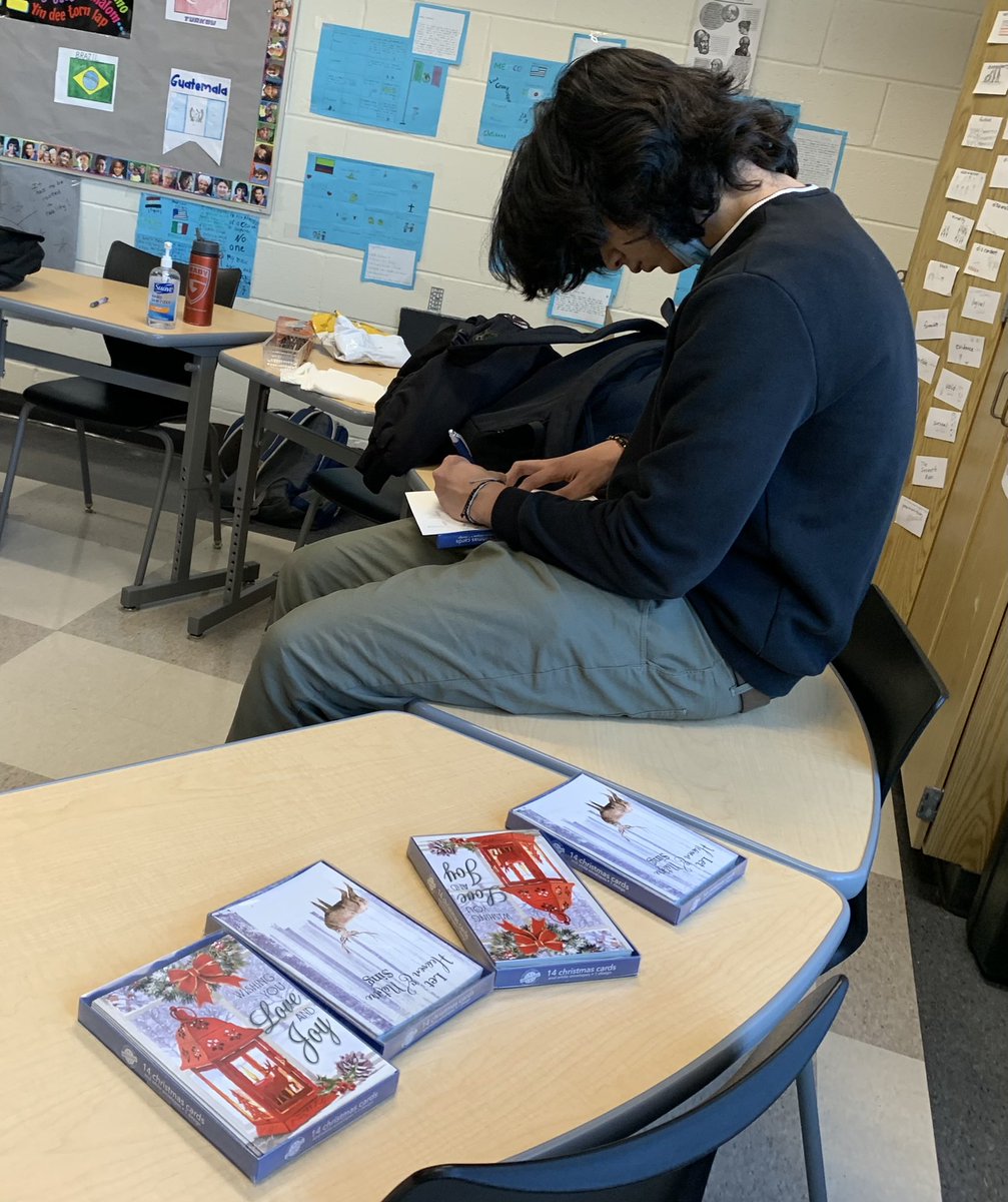 che_andrews's tweet photo. The Midtown High School International Club is working hard preparing holiday cards for local nursing home residents! So proud of these wonderful students! ๐โค๏ธ๐ #APSMidtown #APSESOL https://t.co/gZ18t2b4nn