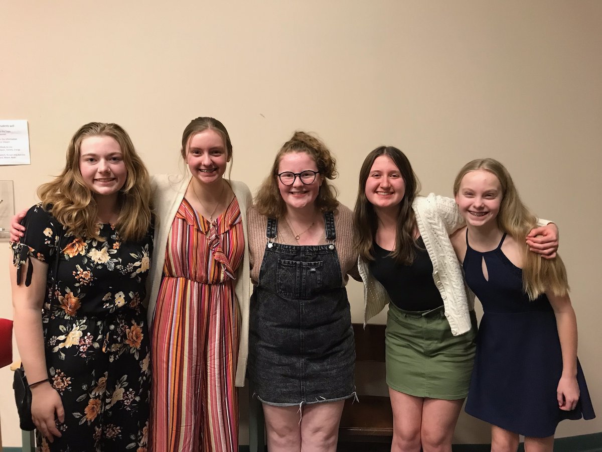 thompson_track's tweet photo. Congratulations to the Tommie/GFRR swimmers on a great season! Award winners at tonight's banquet:
Joely Anderson- Most Valuable Swimmer and Hardest worker award
Rorie Anderson- Rookie of the Year
Avry Kostelecky and Megan Gasparini- 2022 Team Captains
Rylee Lunnie- JV SOY
🐎🏊‍♀️ https://t.co/2GCF7BpYnC