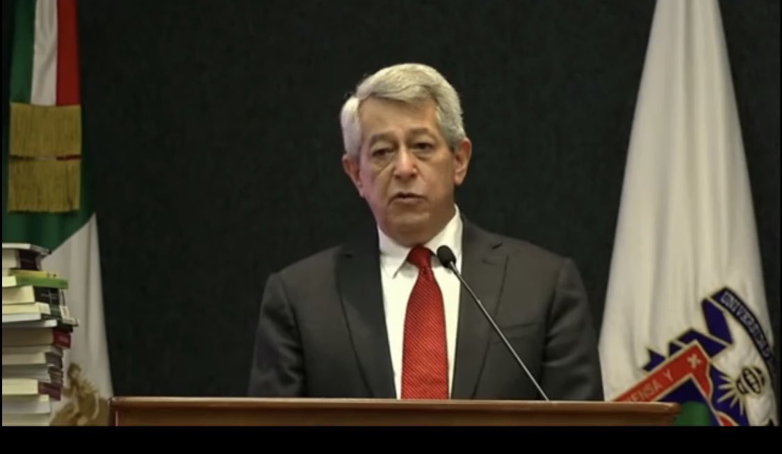 EmilioAlvarezI's tweet photo. Extraordinaria respuesta de #MauricioMerino a @lopezobrador_ por las calumnias y ataques a profesores del @CIDE_MX 

Una CÁTEDRA de defensa de la democracia. 

No permitir los abusos desde y del poder. 
👏🏾👏🏾👏🏾👏🏾👏🏾👏🏾

Ver vídeo completo. 
https://t.co/TyXzeBvCDm https://t.co/9jtMHxm9rw