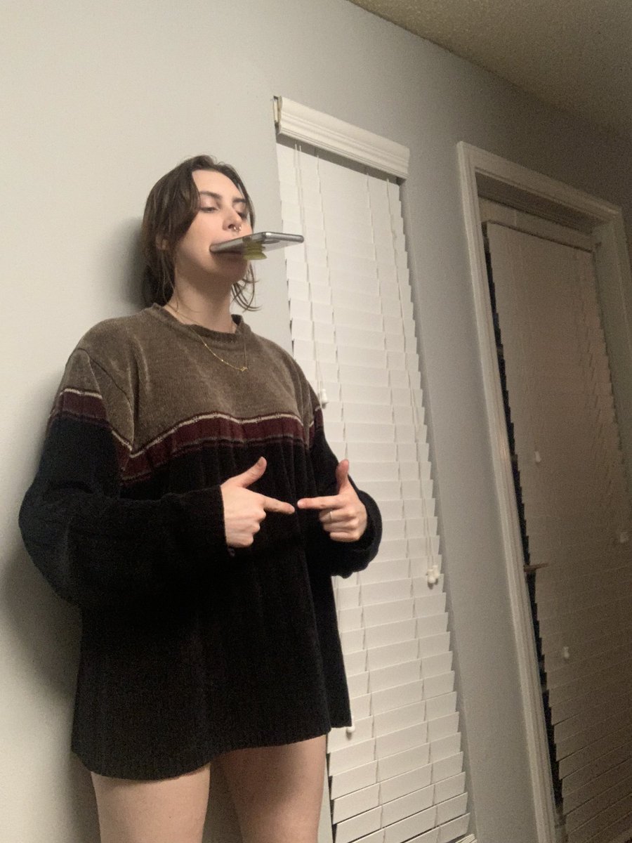 moudyashley's tweet photo. pov ur my roommate https://t.co/sQUTFANn6P