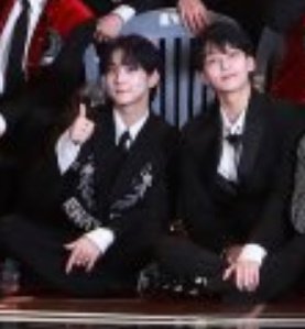 ENHASVT_'s tweet photo. the snowball from              and the snowball
enhypen                                  of seventeen https://t.co/Ot5N27GZPi