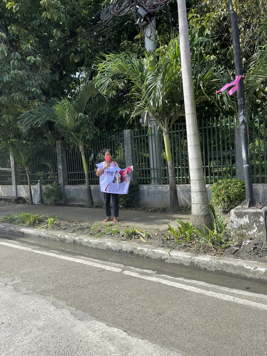 akosirenzoy's tweet photo. Laban Kakampink
#LeniKiko2022 
📍Iloilo Province https://t.co/Yj0VOKj5zf