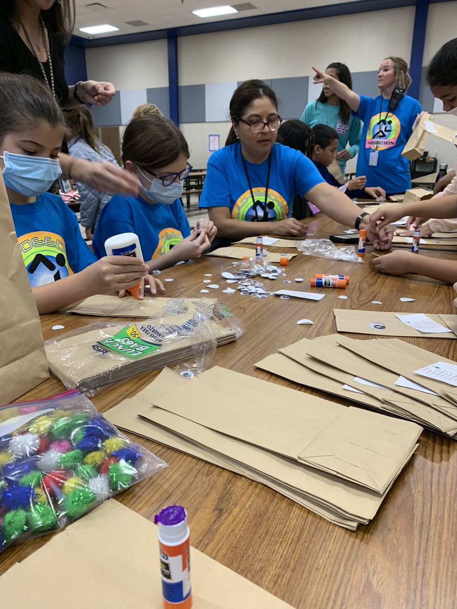 MPElemSchool's tweet photo. Read, Deed, and Run MPE Panthers working on a special surprise. Collaborating and making a positive impact in their community. @MPElemSchool #ReadDeedRun @katyisd #MPEweare1 https://t.co/VNkyZQ2qYk