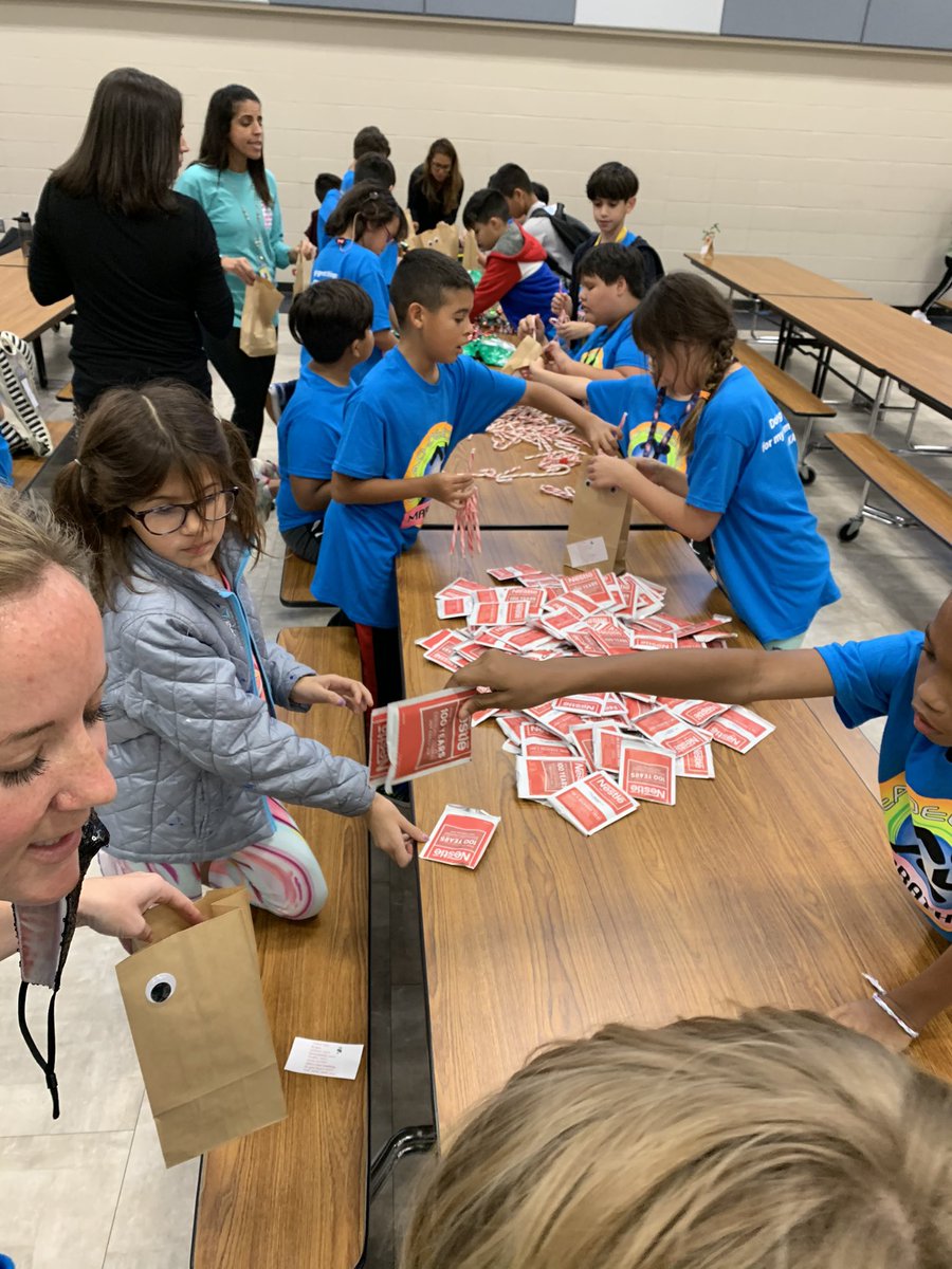 MPElemSchool's tweet photo. Read, Deed, and Run MPE Panthers working on a special surprise. Collaborating and making a positive impact in their community. @MPElemSchool #ReadDeedRun @katyisd #MPEweare1 https://t.co/VNkyZQ2qYk