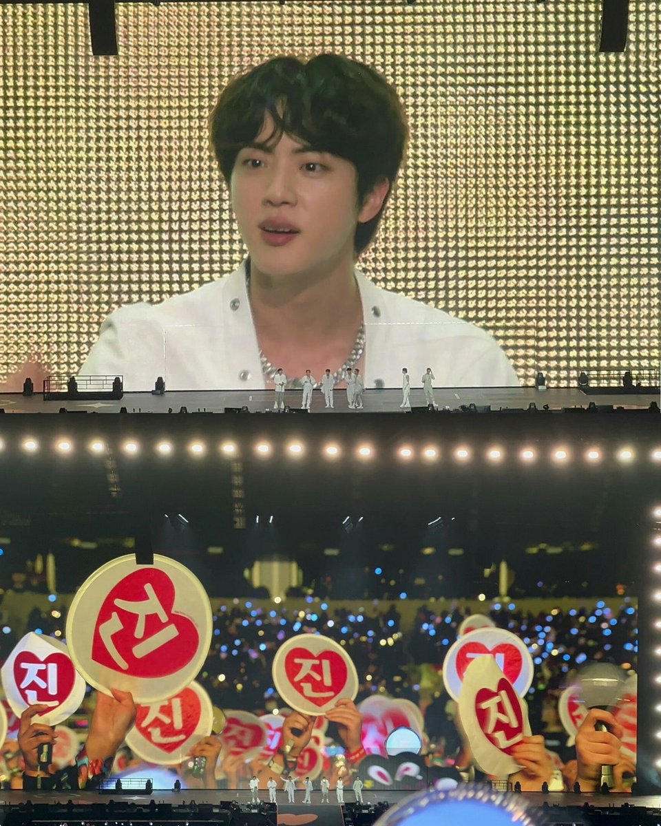 sawok_2minn's tweet photo. ภาพนี้คือดีมาก 😭😭

#bts    #PTD_ON_STAGE_LA    #PTD_ON_STAGE_LA_Day4 #jin #seokjin #HAPPYJINDAY https://t.co/lWhEU1DykU