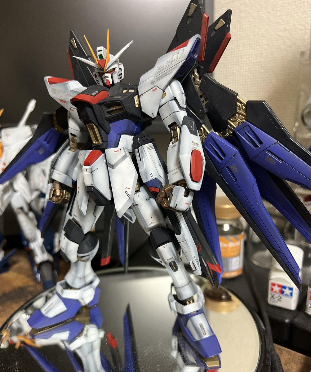 sup3333333_'s tweet photo. お付き合いの長い友達に、誕生日プレゼントにストライクフリーダムガンダム フルバースト差し上げました。
色々、練習と勉強をしての初全塗装。
努力と勉強に年齢は関係なく、した分だけ返ってくると久しぶりに実感しました。
喜んでくれたので、感謝です。

#ガンプラ https://t.co/Zh1PoorjLR